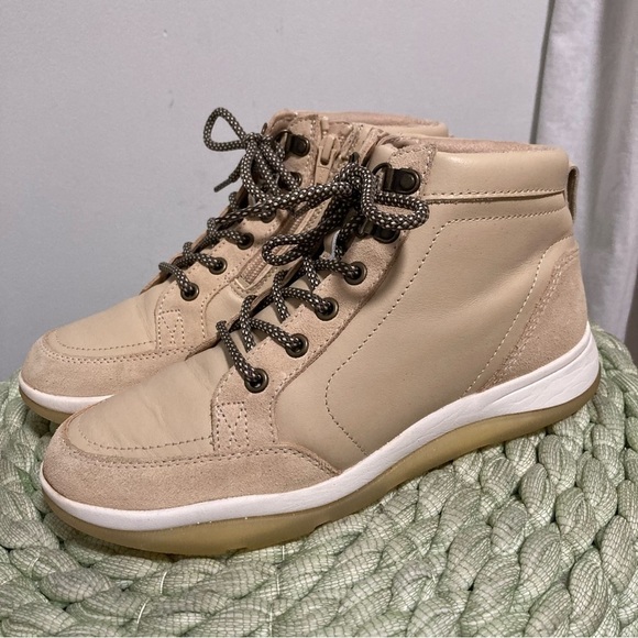 Vionic Whitley Cream Leather Water-Resistant High-Top Boot Sneaker Size 7 - Picture 2 of 9